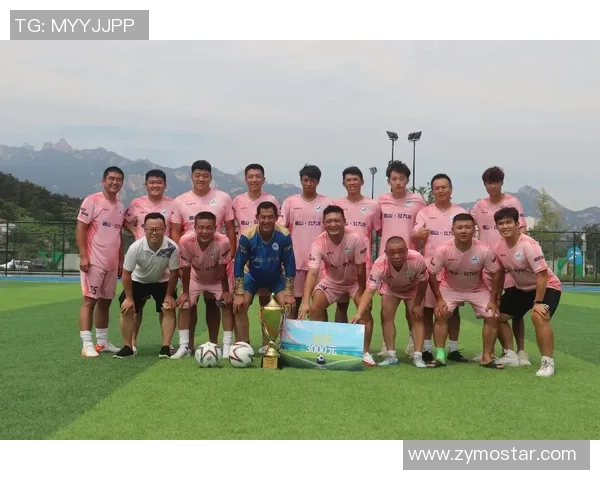 一起回忆足球时光晒出我们的合照与激情瞬间