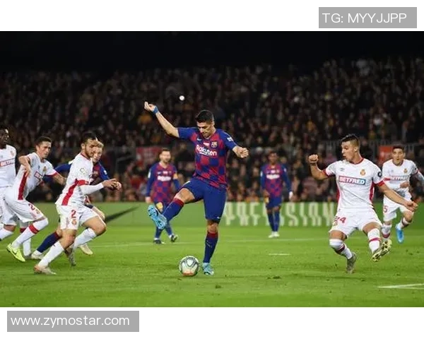 足球转弯技巧解析如何在比赛中灵活运用转身动作提升球技与战术意识